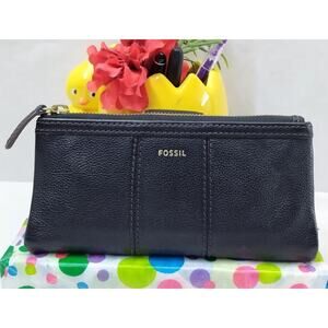 Fossil Black Pebbled Leather Zipper Closure Credit Card ID Window Bifold Wallet